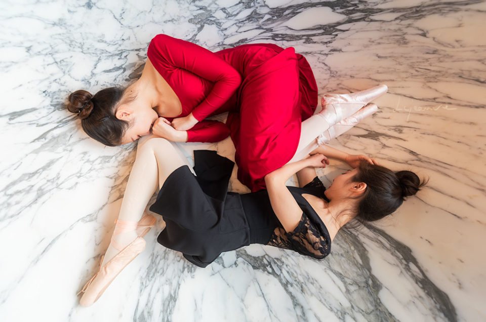 Two ballerinas in a bath - Photo session organized by @oyuxi for the @instachengdu instagram meetup at Grand Hyatt hotel, Chengdu, Sichuan province, China