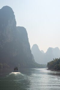 Li River cruise between Guilin and Yangshuo with limestone karst hills ...