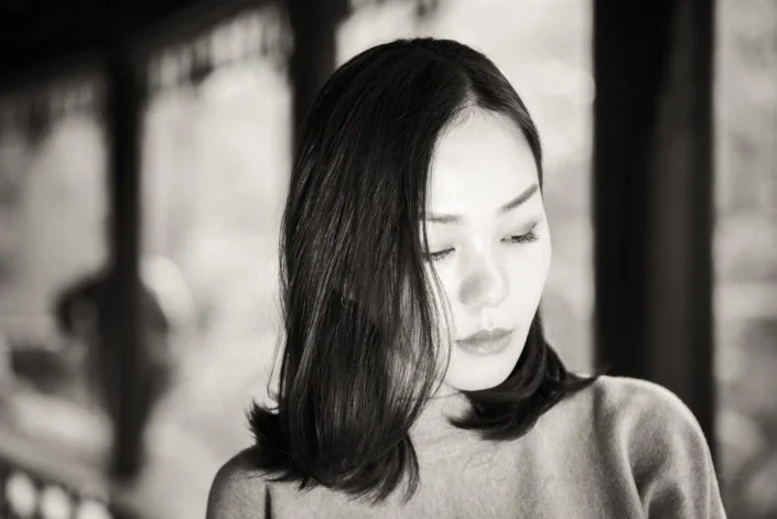 Black and white portrait of a young chinese woman in Chengdu, Sichuan province, China - Model : Fanny