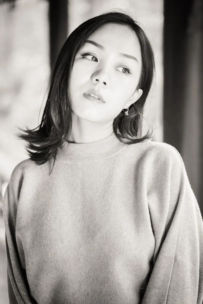 Black and white portrait of a young chinese woman in Chengdu, Sichuan province, China - Model : Fanny