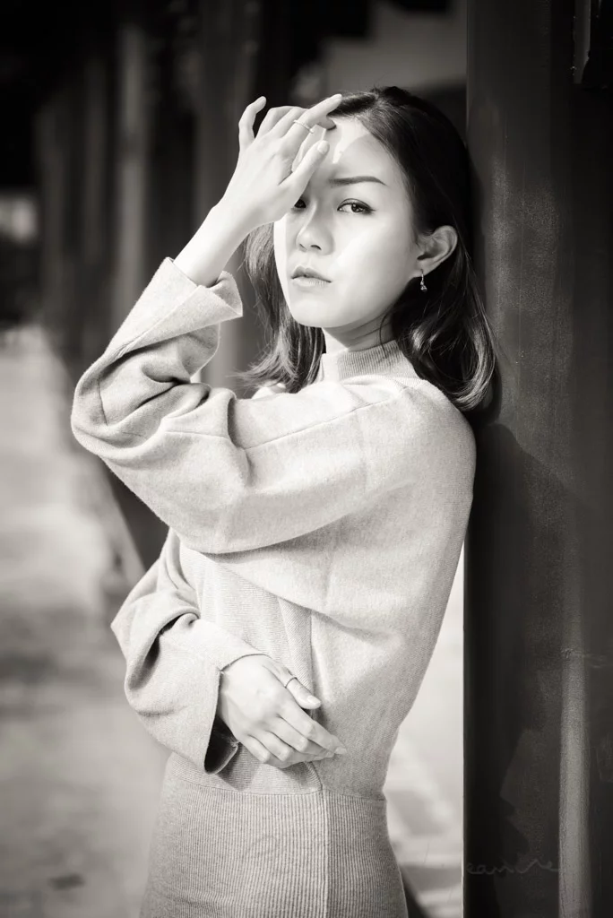 Black and white portrait of a young chinese woman in Chengdu, Sichuan province, China - Model : Fanny