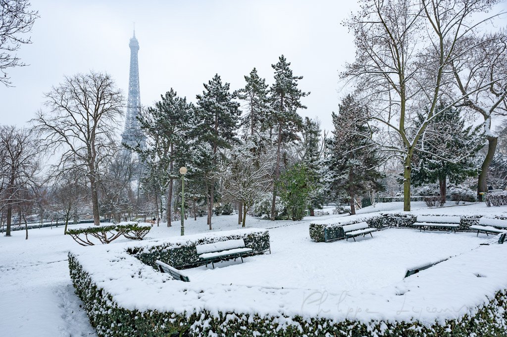 Trocadero gardens under the snow with the Eiffel tower in the background, Paris, France