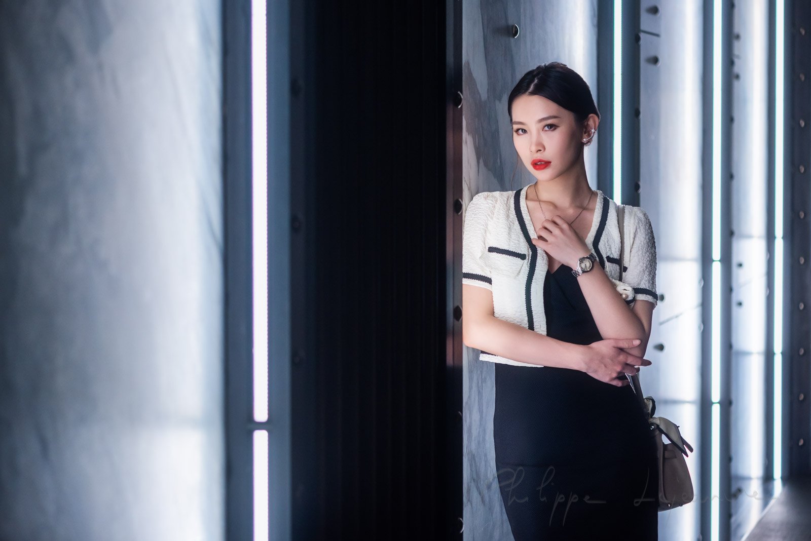 Blog – Young Chinese woman portrait at night in Chengdu