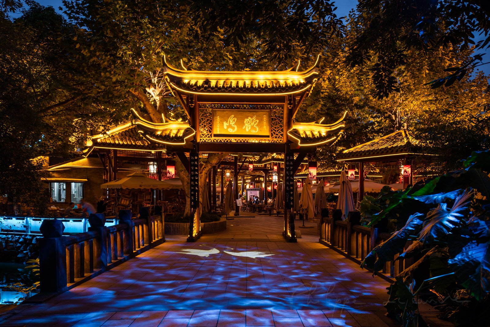 Blog – Heming teahouse at night in people’s park Chengdu